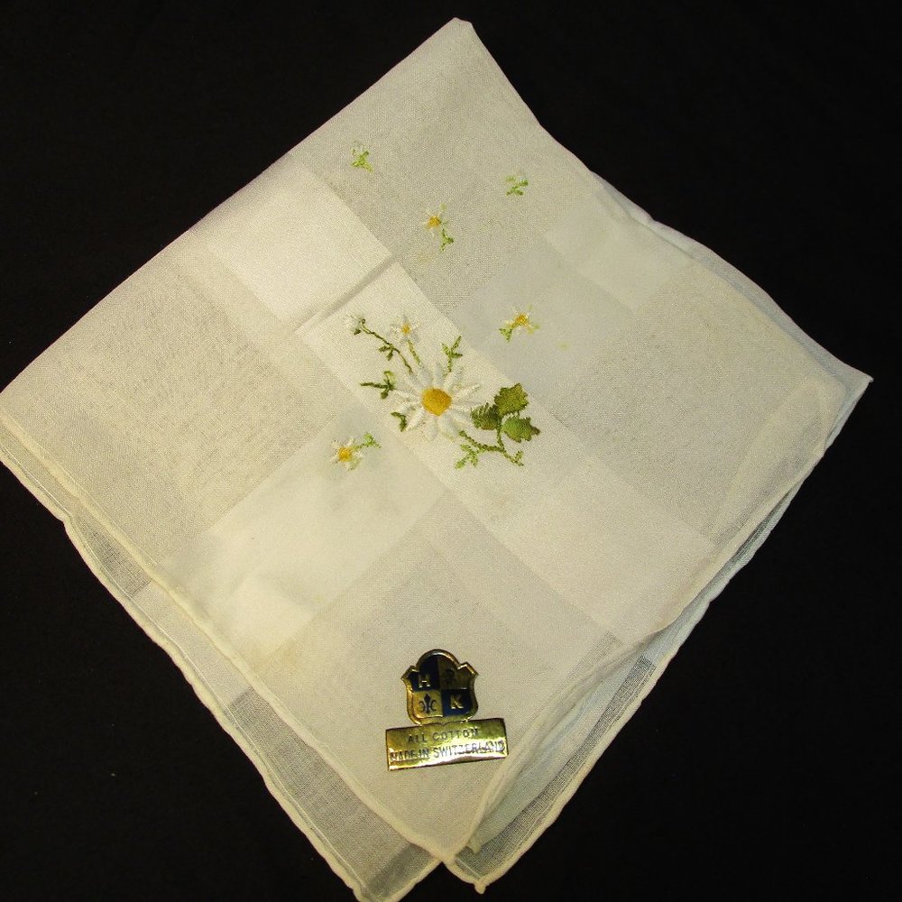 Vintage Cotton Embroidered Handkerchief Daisy Flowers NWT Switzerland Pristine